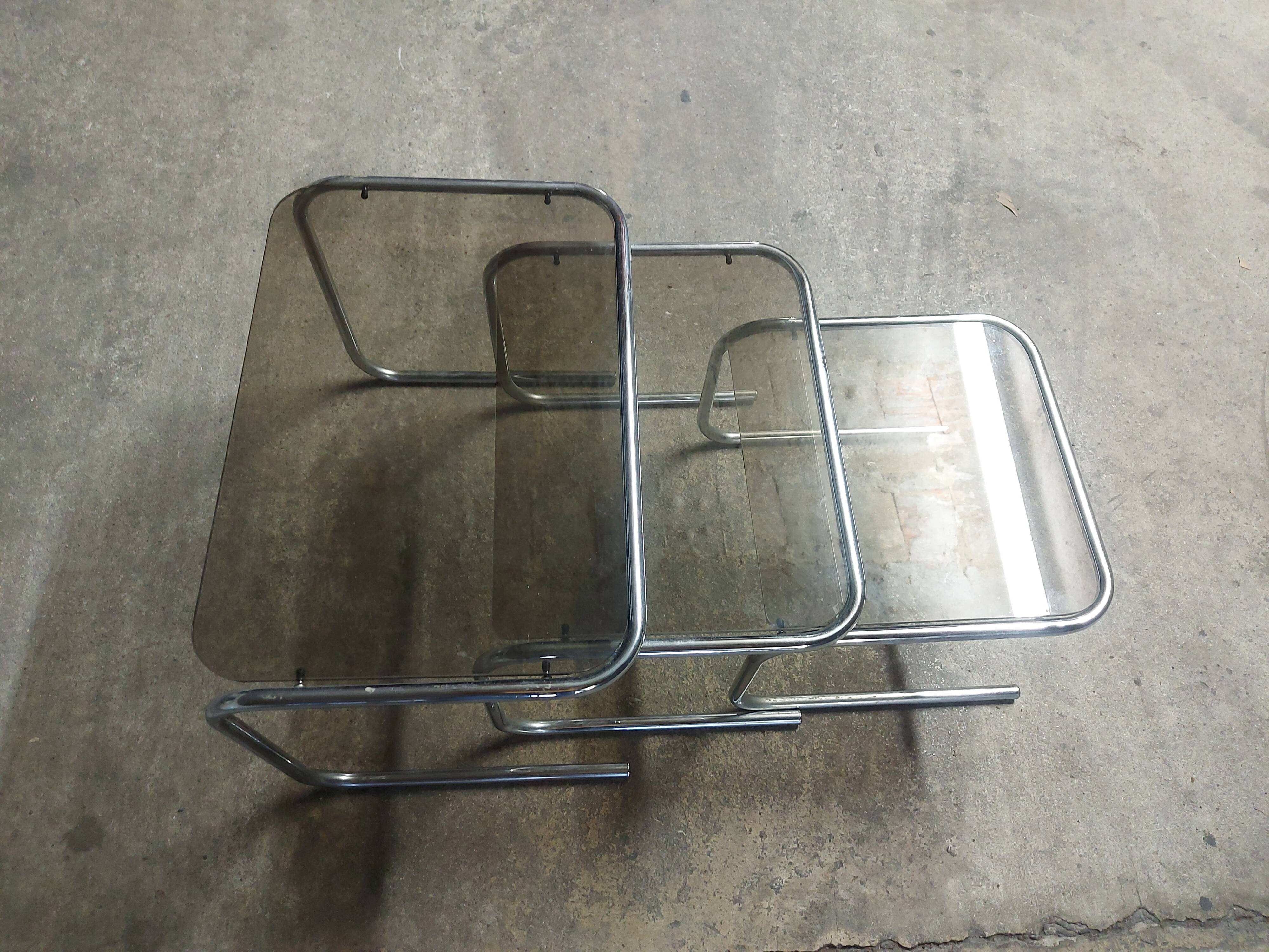 3 vintage nesting tables 70'S