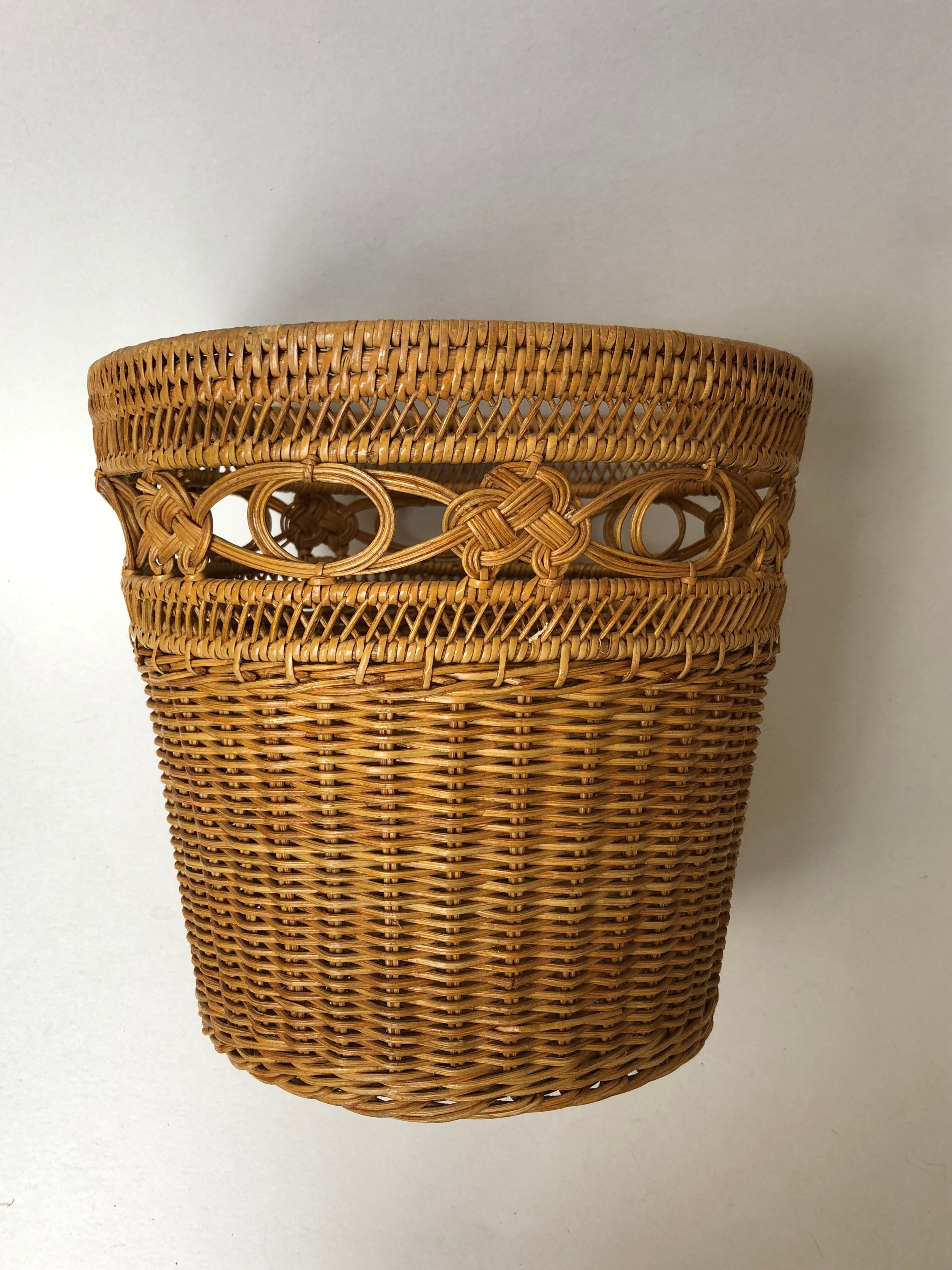 Basket rattan braided