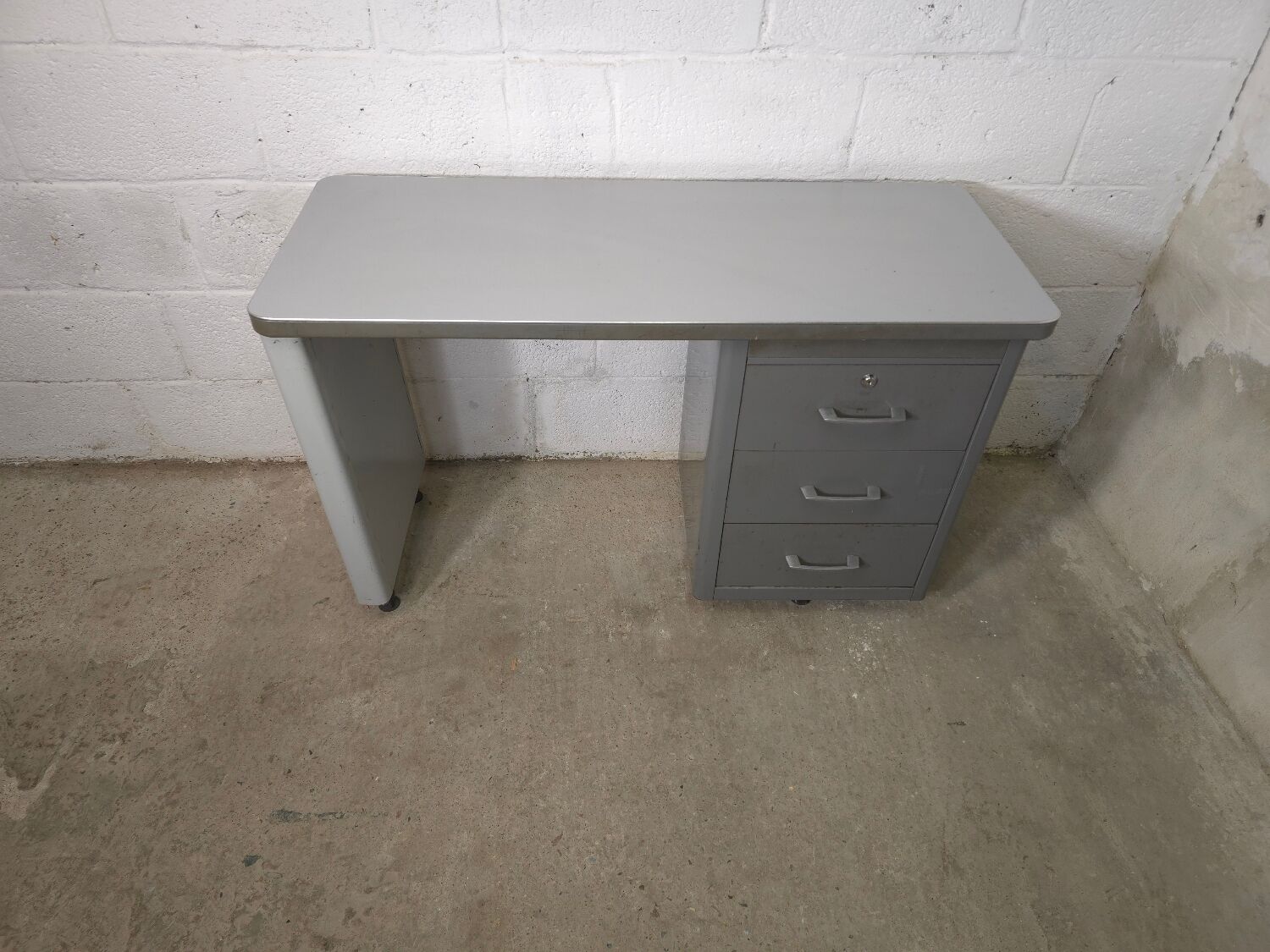 Small Ronéo desk 1970