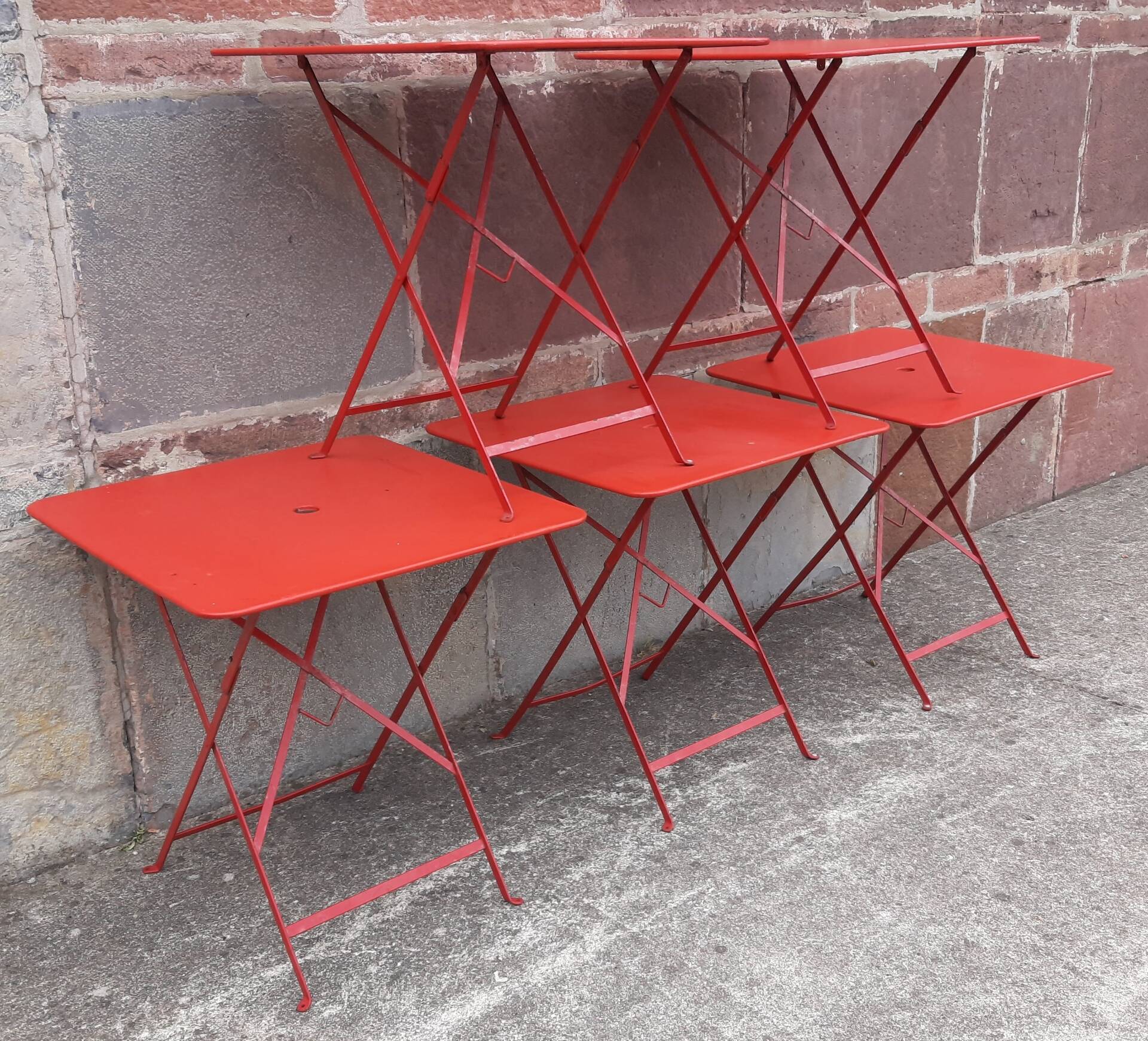 Folding bistro or garden table, made of metal. (Individually or in sets)