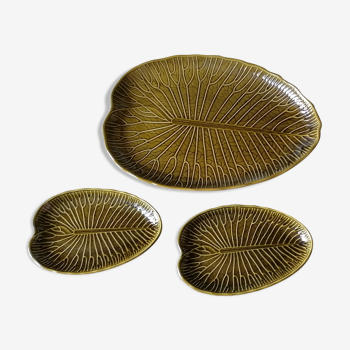 Trio de plats en céramique émaillé, Gien, forme feuilles de nénuphars, vintage années 60