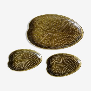 Trio of enamelled ceramic dishes, Gien, water lily leaf shape, vintage 60s