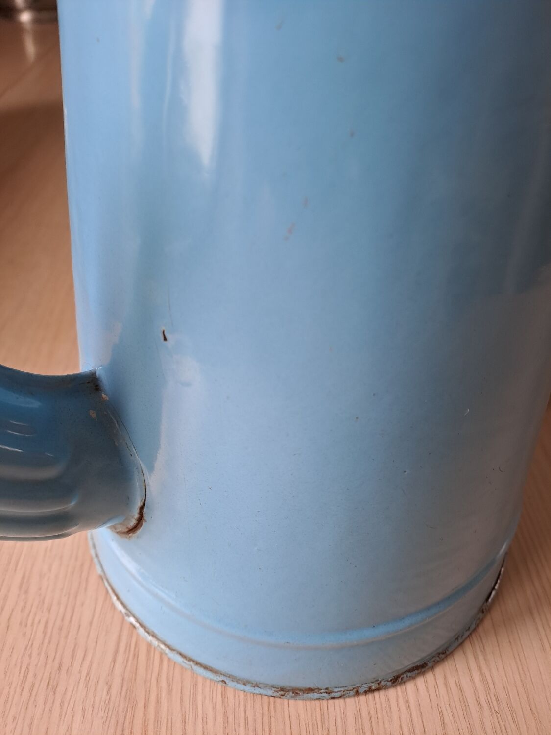 Enamelled sheet metal coffee maker