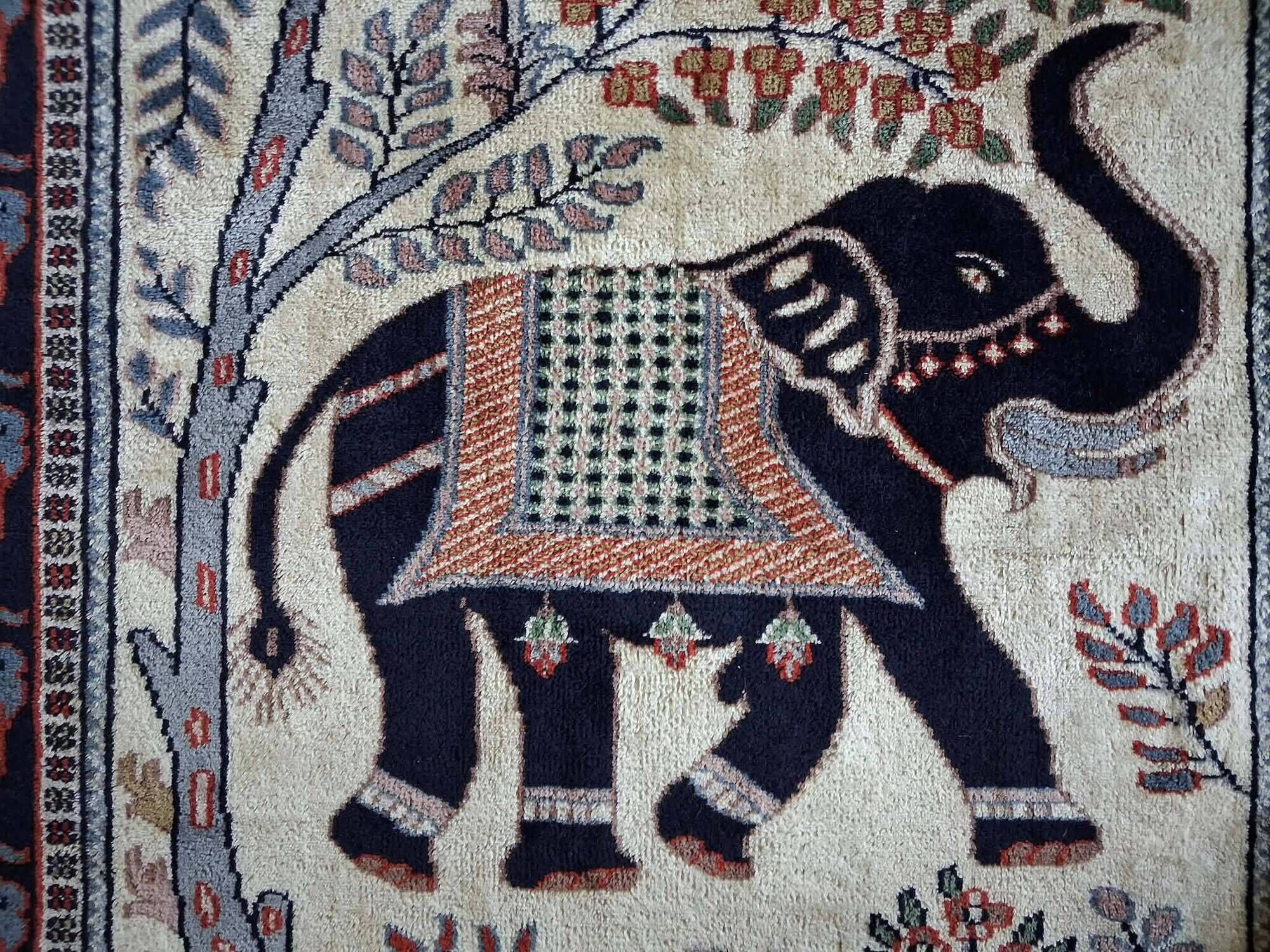 Handmade Indian rug Rajasthan 190x123cm