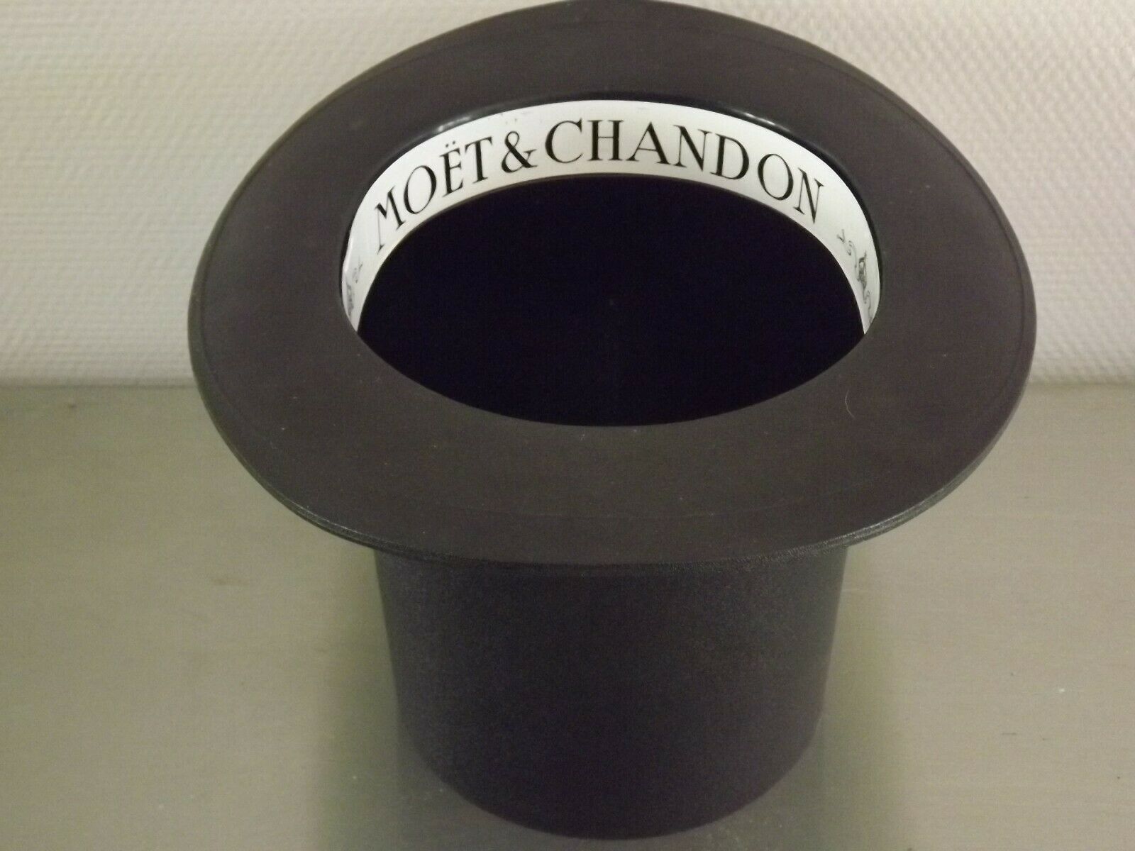Vintage french hard plastic top hat champagne ice bucket  moet & chandon 3034