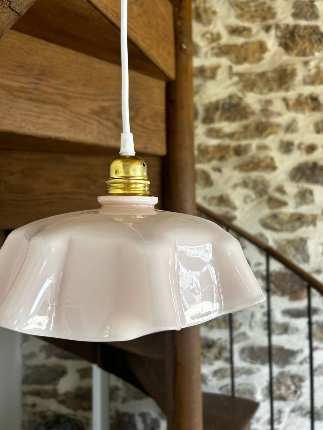 Vintage opaline suspension