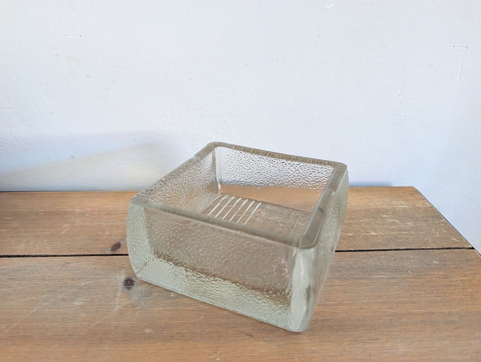 Le Corbusier & Charlotte Perriand – Cendrier, vide poche  Lumax