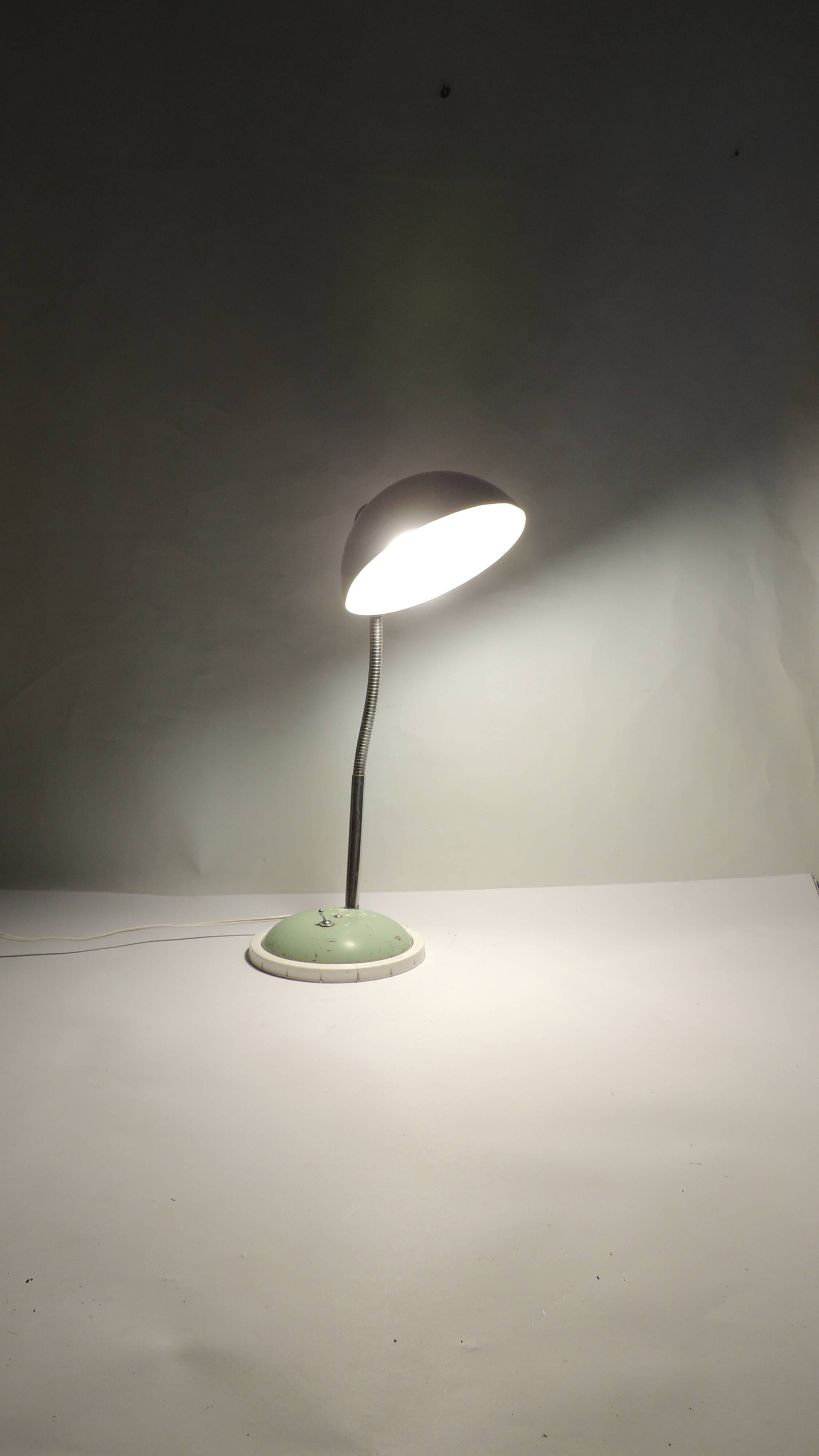 Lampe de bureau orientable en métal vert d’eau, années 50