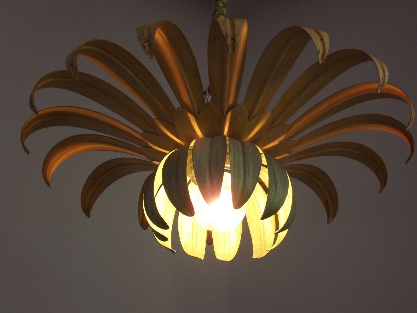 Ceiling light yellow &green leaves one central bulb