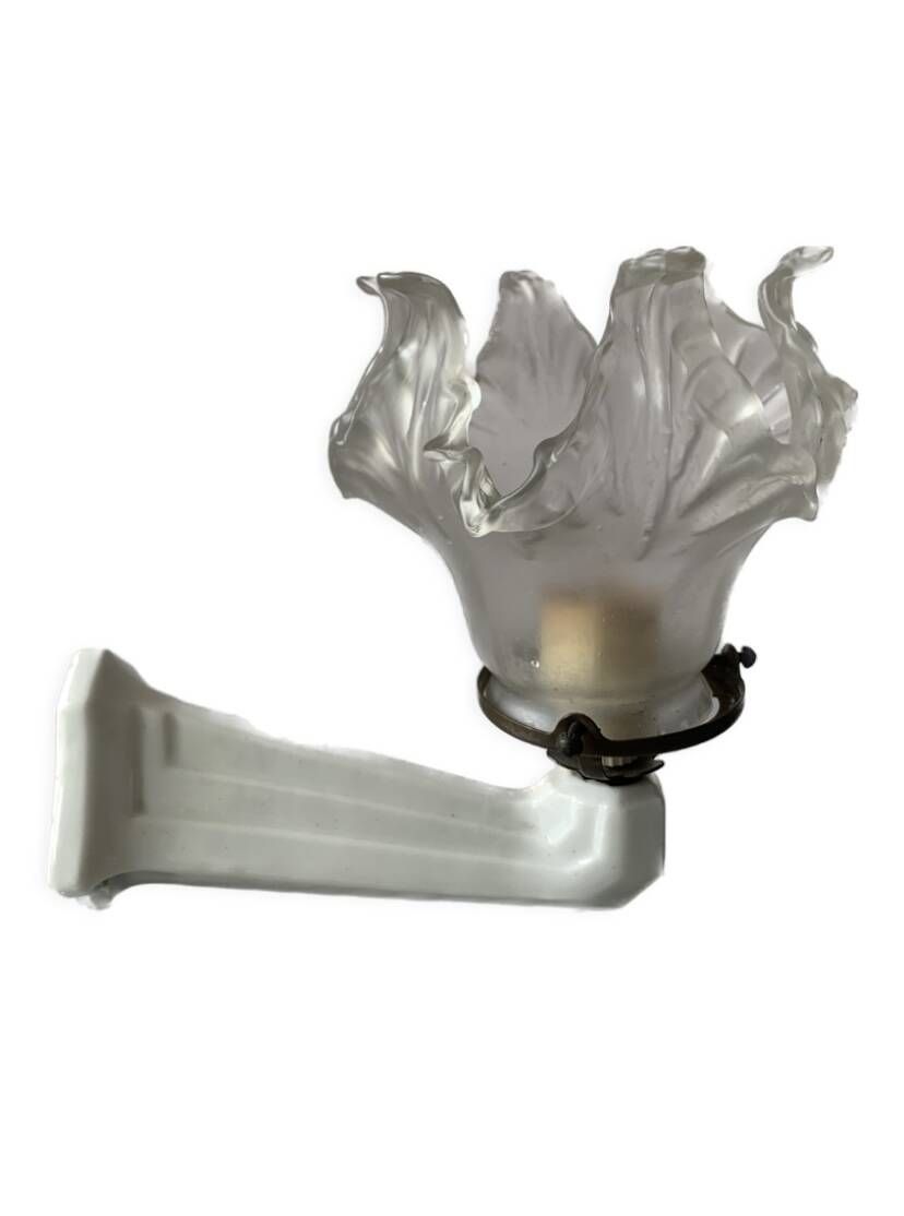 Porcelain wall lamp and art deco glass tulip