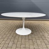 Original round dining table Knoll Tulip (152cm) Carrara