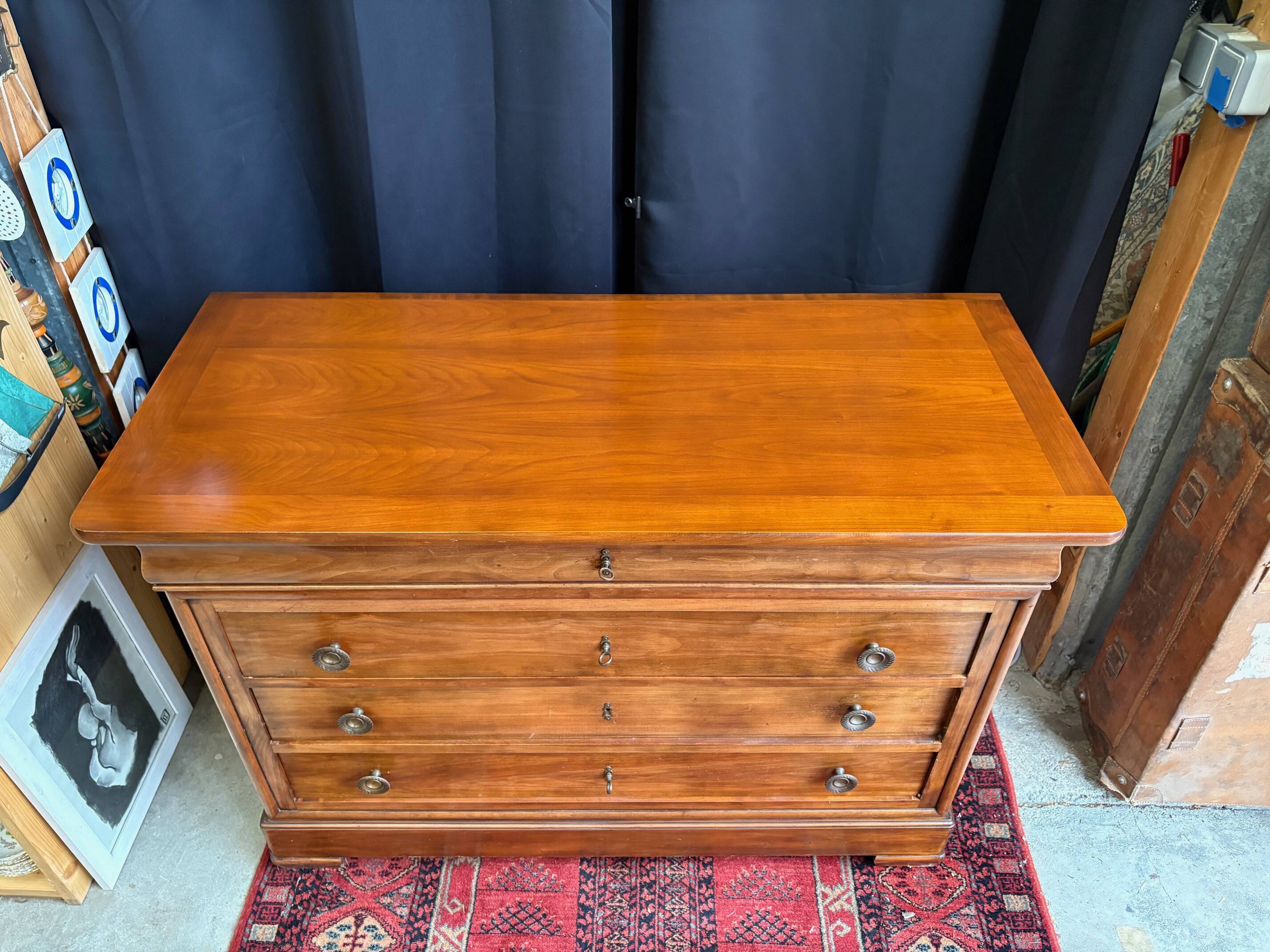 Commode style Louis-Philippe en bois massif