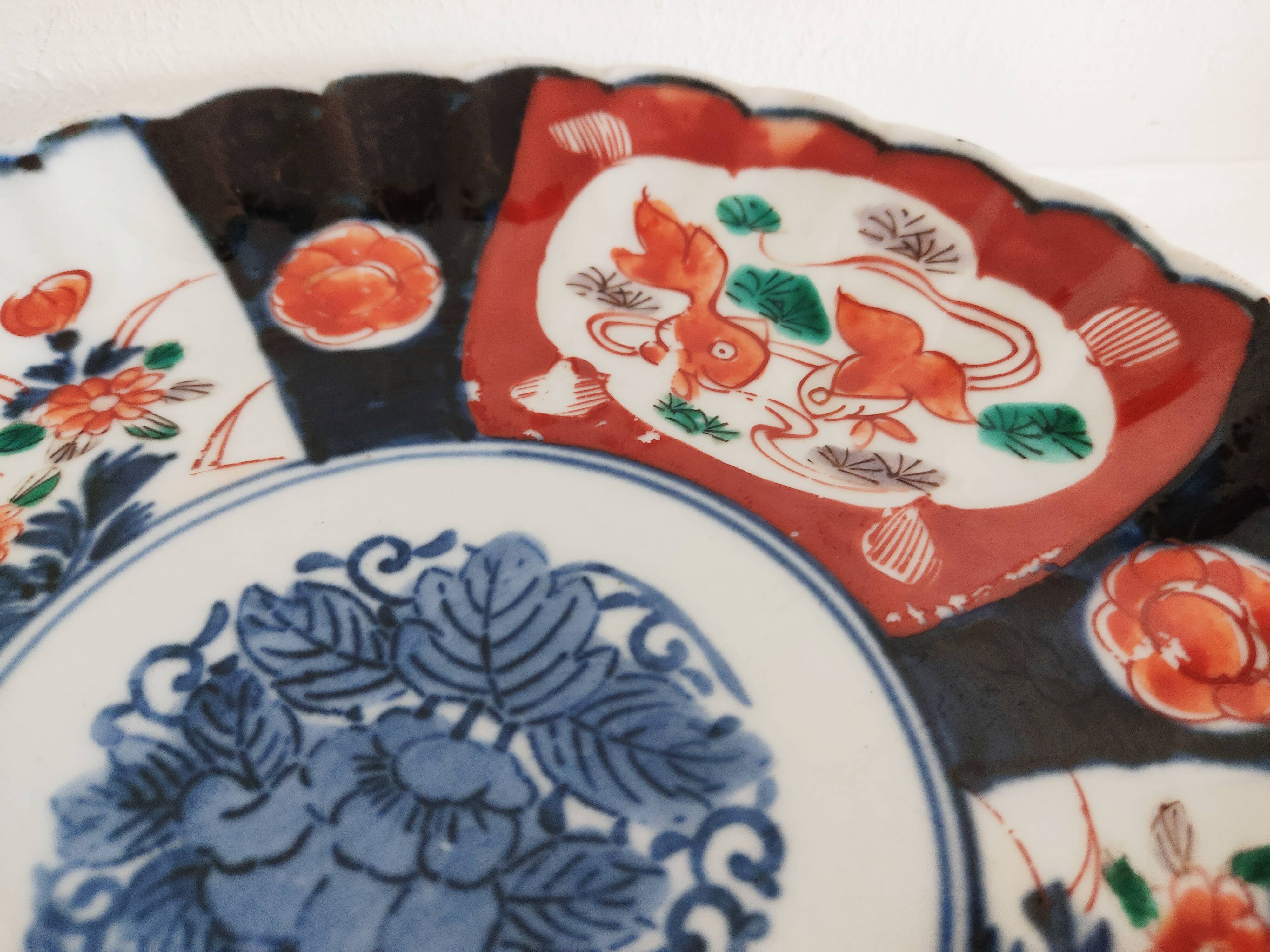 Japanese plate Imari decorated fish