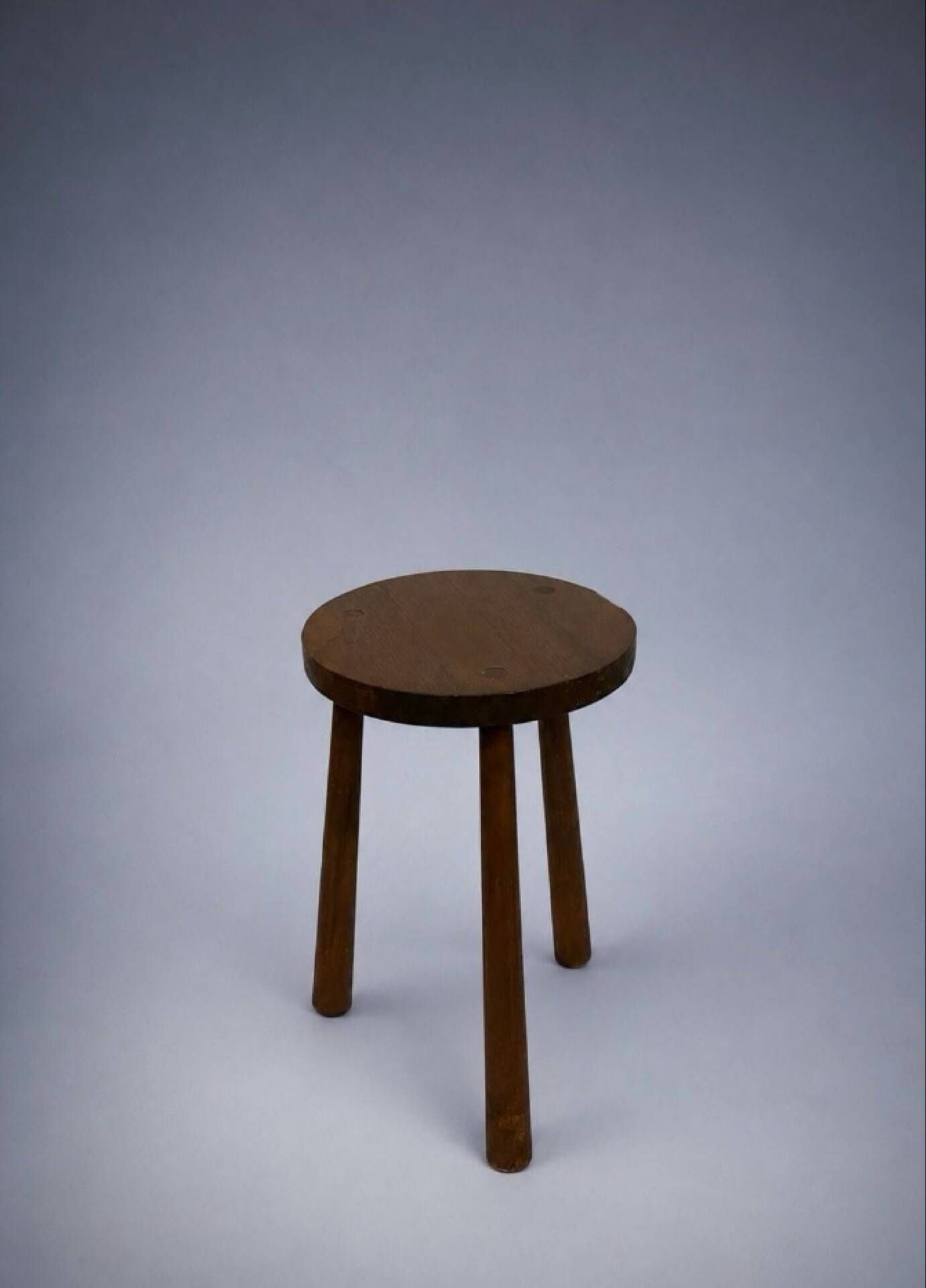 Tabouret tripode en bois naturel