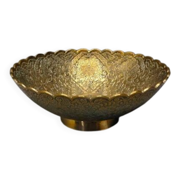 Engraved brass bowl from the mid-20th century with a scalloped edge.