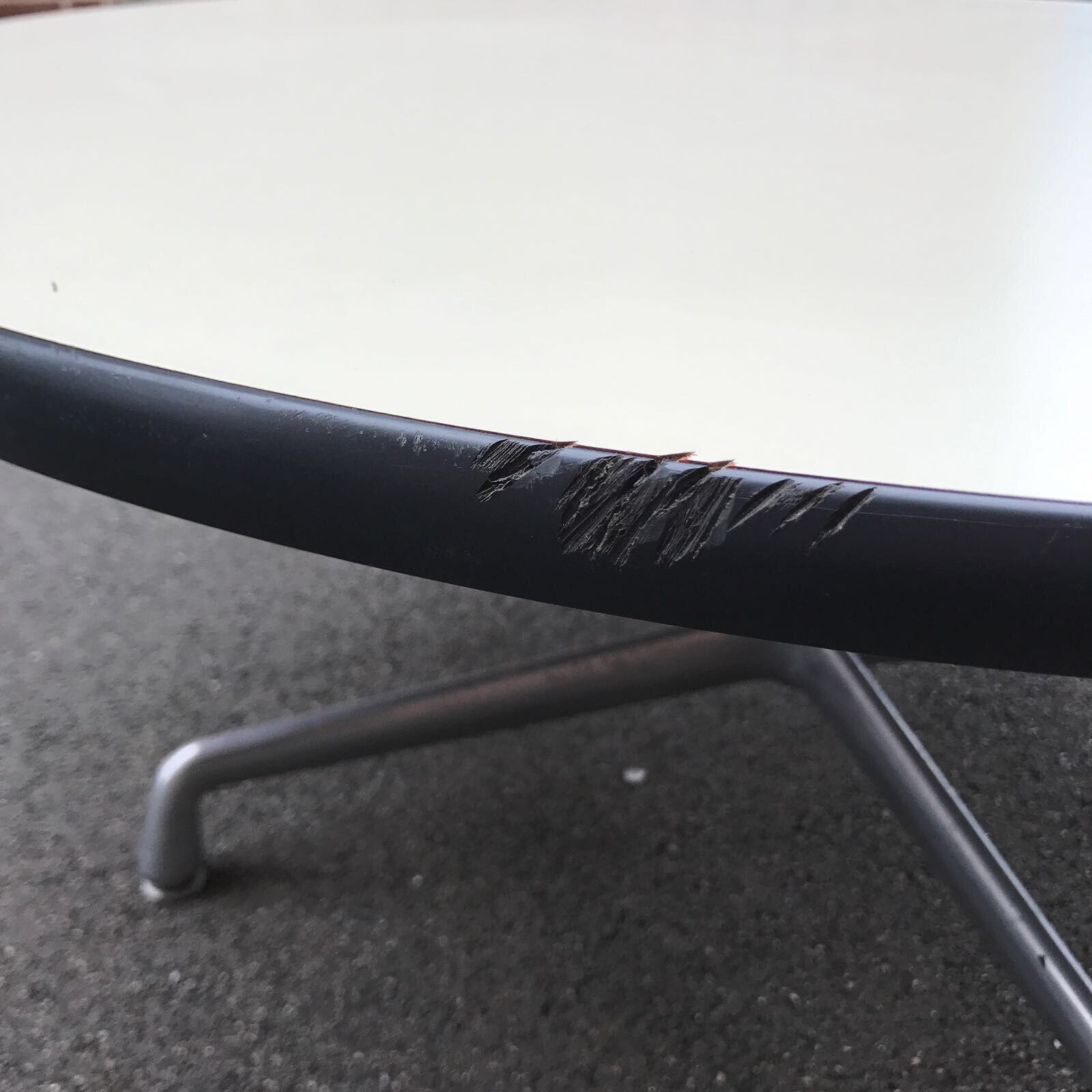Table basse Eames édition Herman Miller