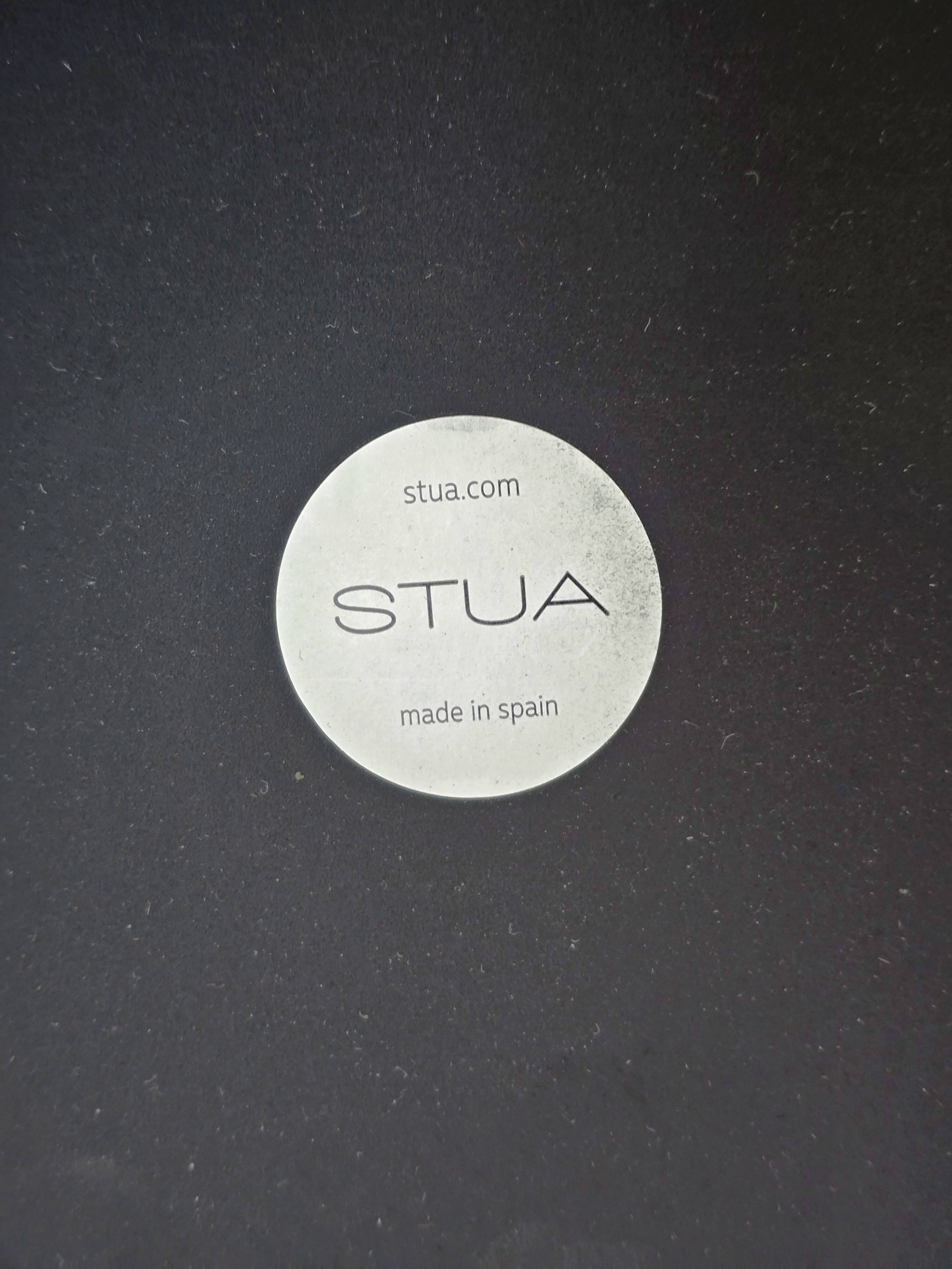 Solapa coffee table, Stua