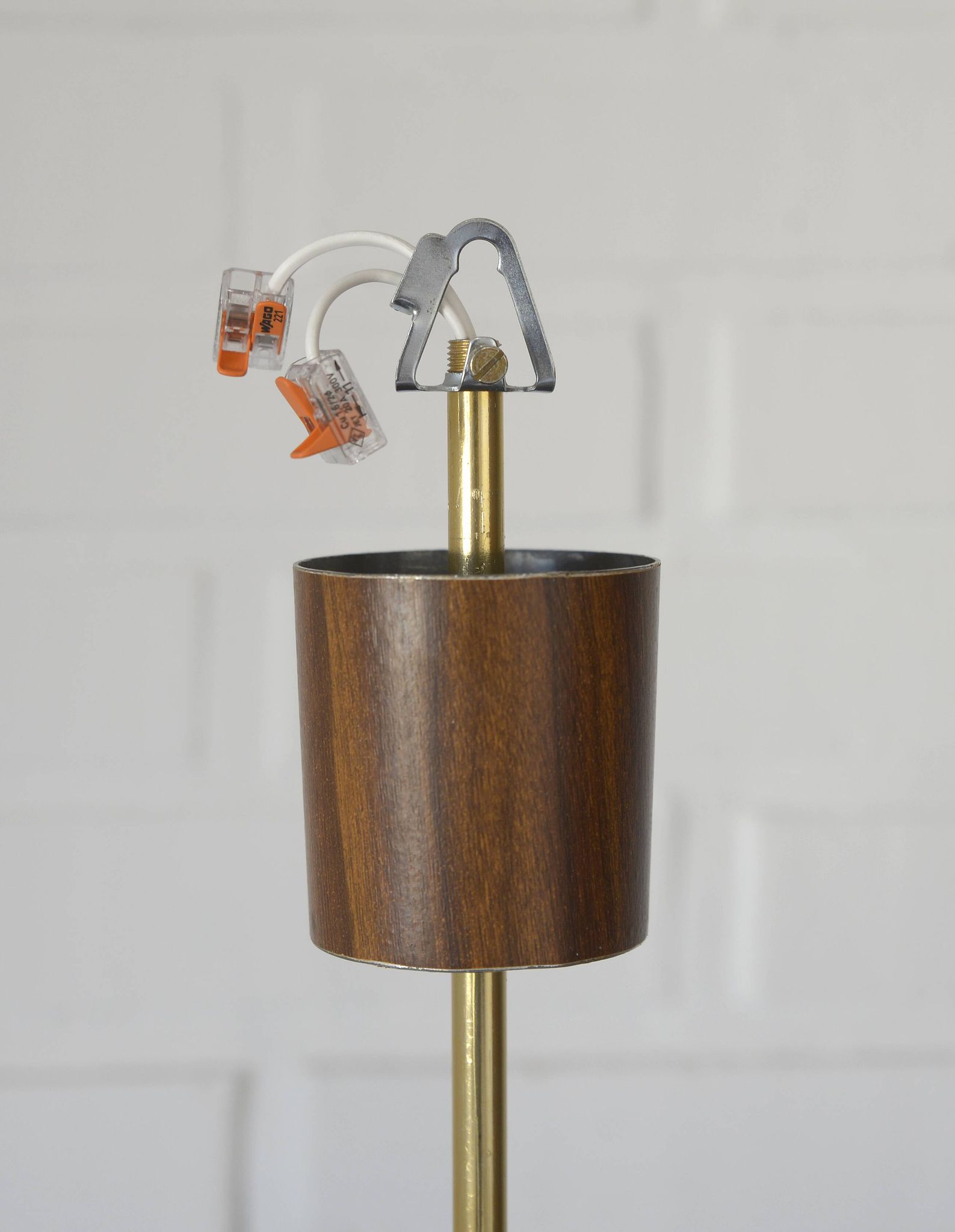Suspension scandinave vintage / Lustre blanc de style moderne du milieu du siècle