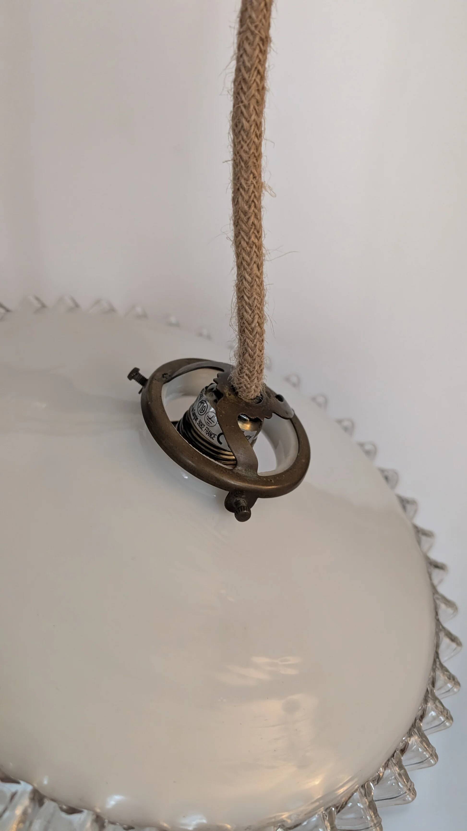 White opaline suspension