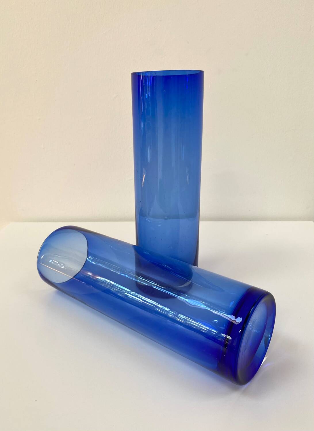 Lot de 2 vases vintage en verre bleu cobalt