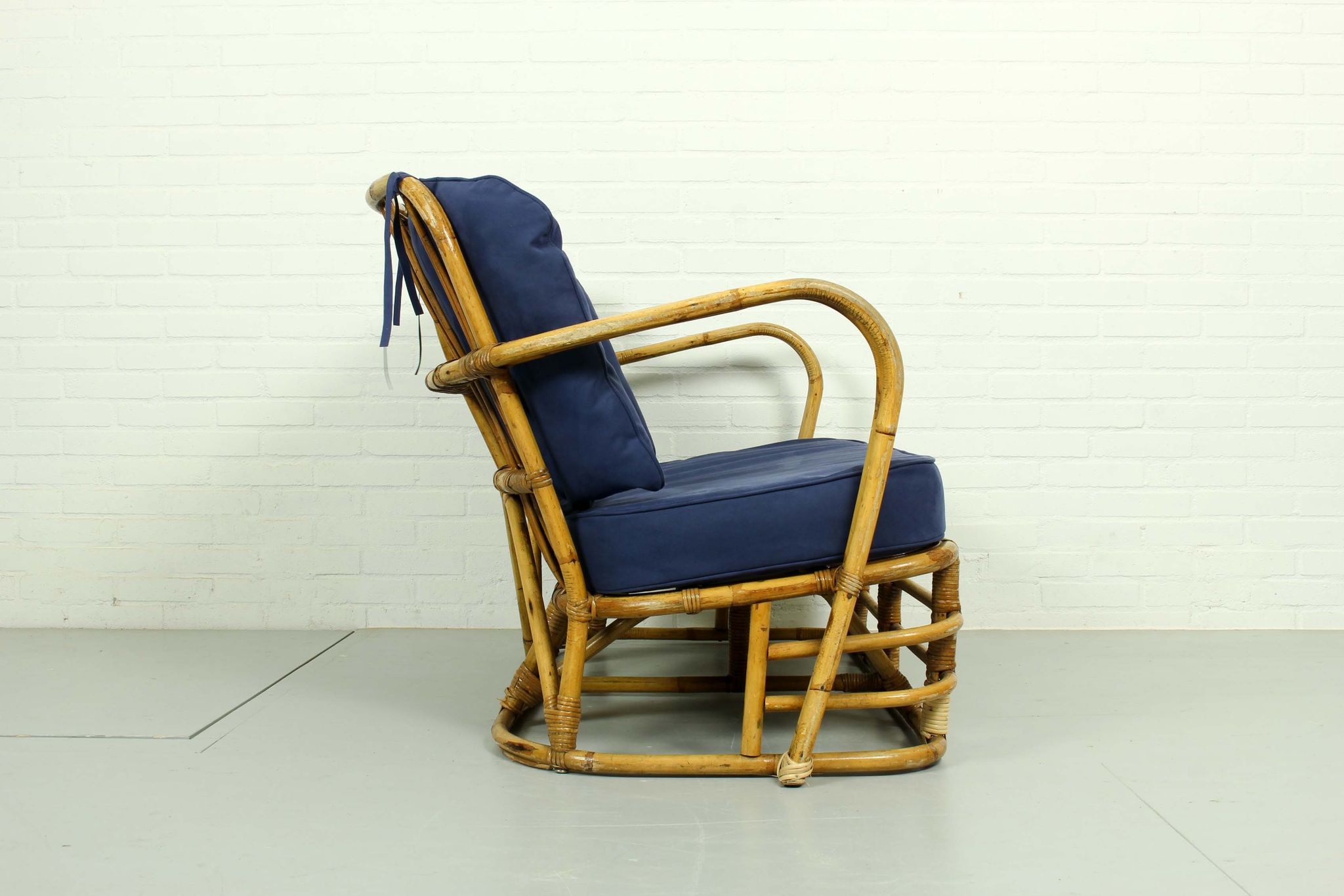 Ensemble rare de salon de rotin de milieu du siècle