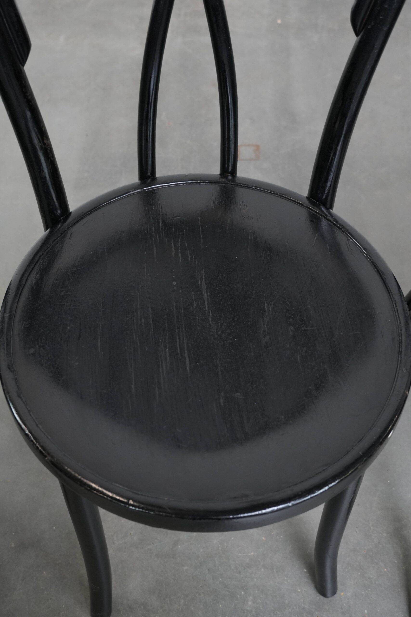 Ensemble de 4 chaises de bistrot noires de style Thonet vintage