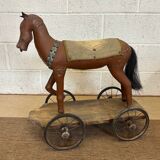 Très ancien cheval à tirer art populaire