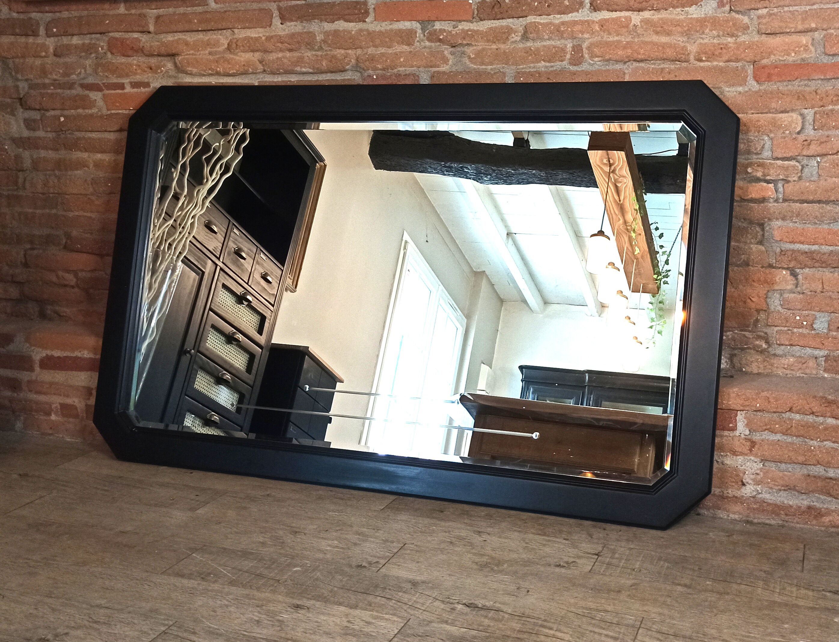 Mirror with beveled ice