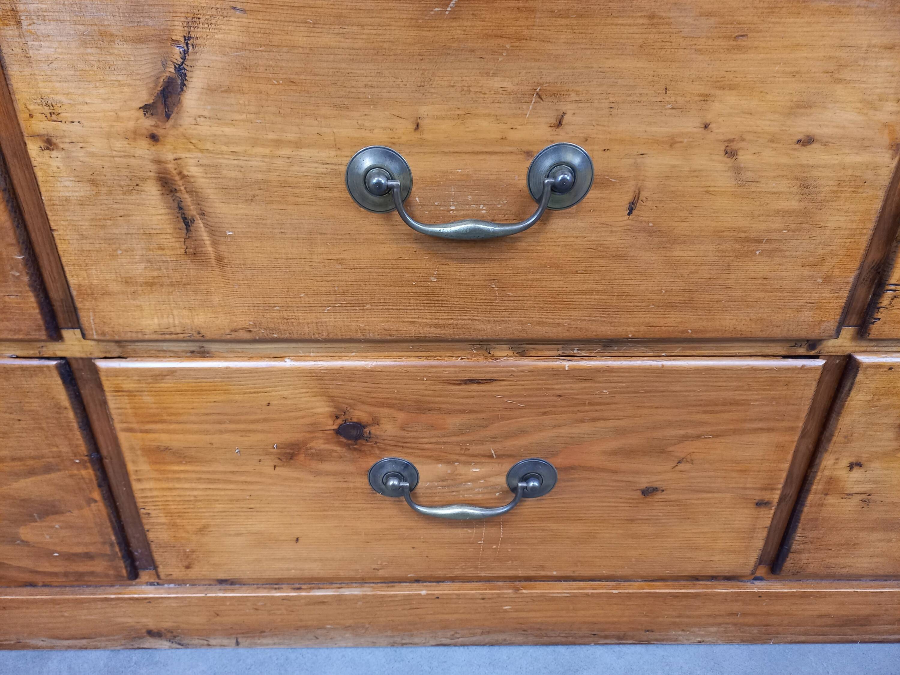 Meuble de métier à tiroirs