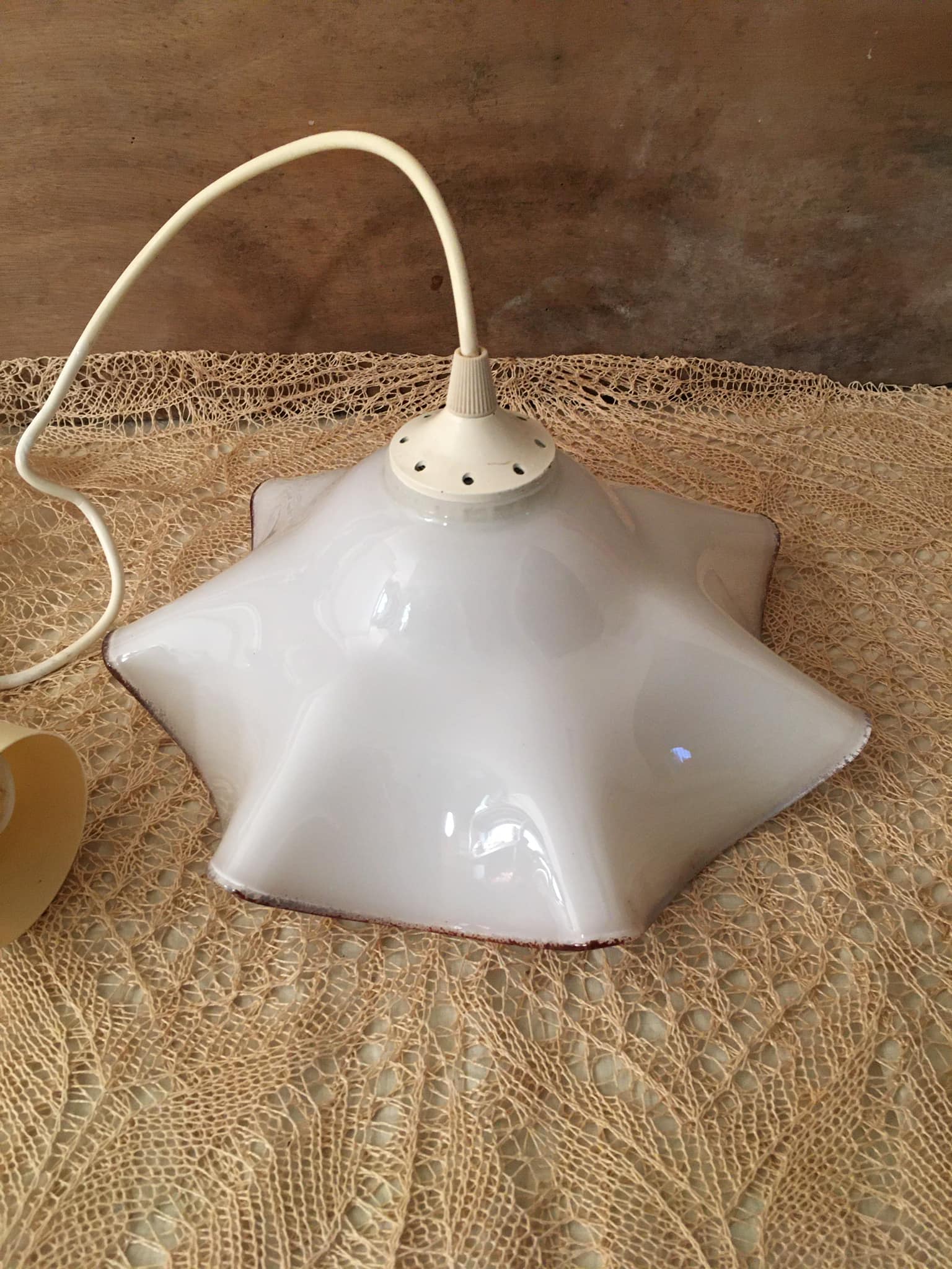 Retro pendant lamp with handkerchief in white opaline and brown border