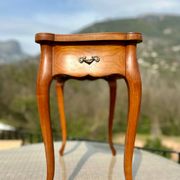 Small flying table in Louis XV style, 20th century.