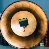 Horloge murale en cuivre avec chiffres romains émaillés