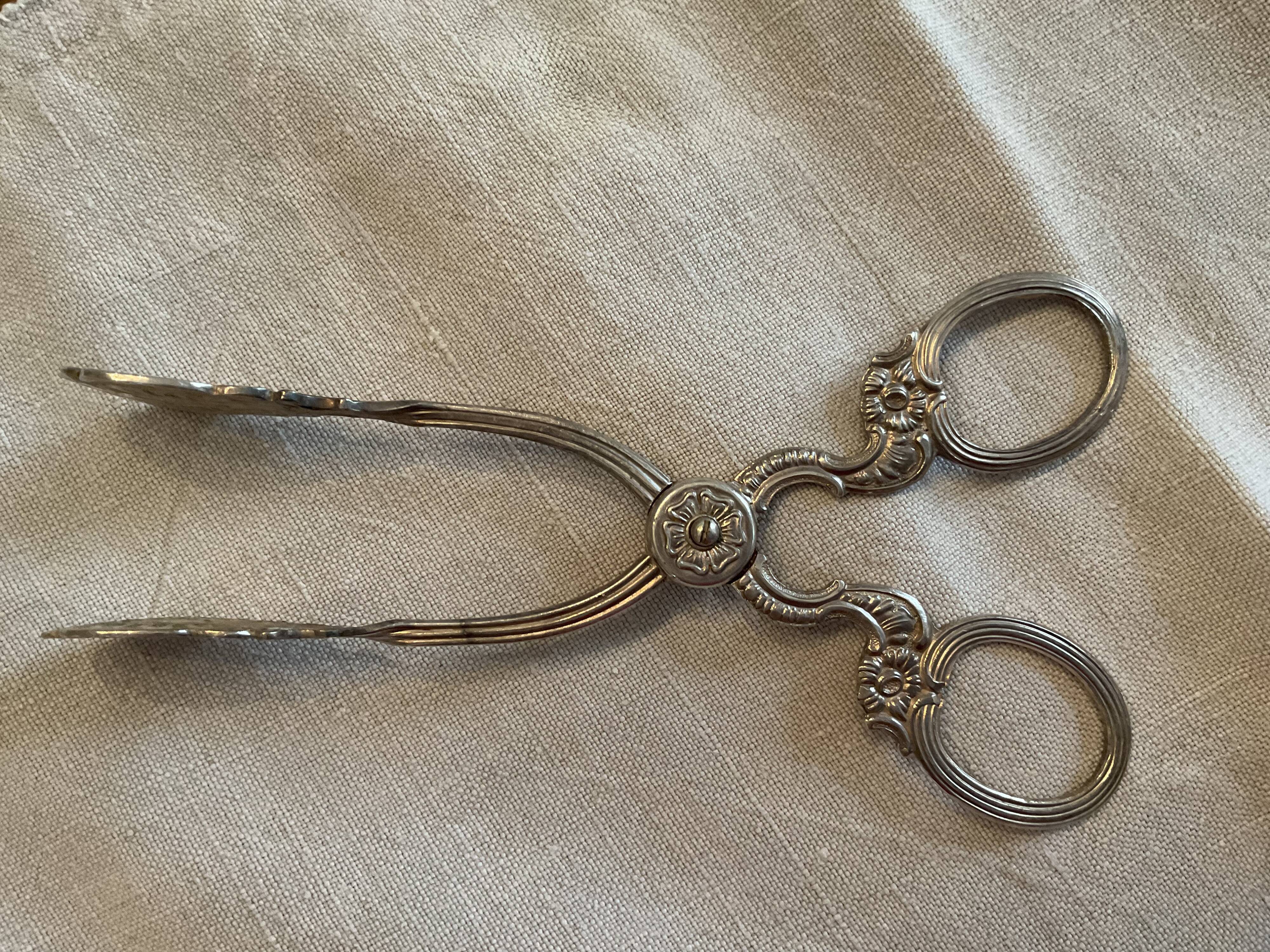 Sugar tongs or sweets in silver metal