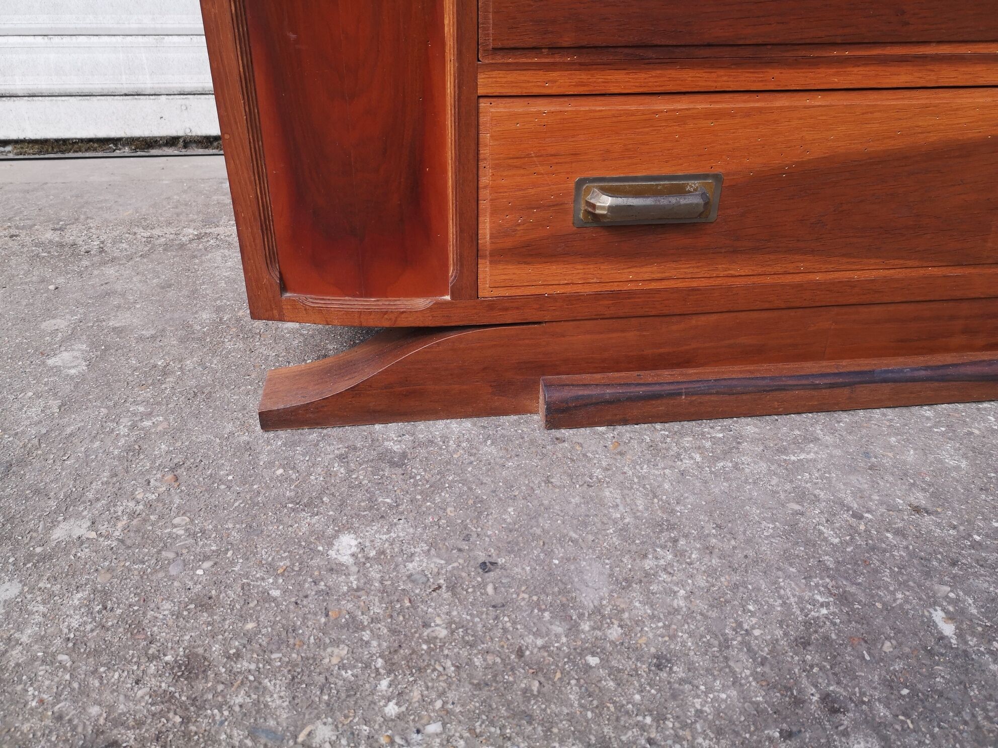 Art deco chest of drawers