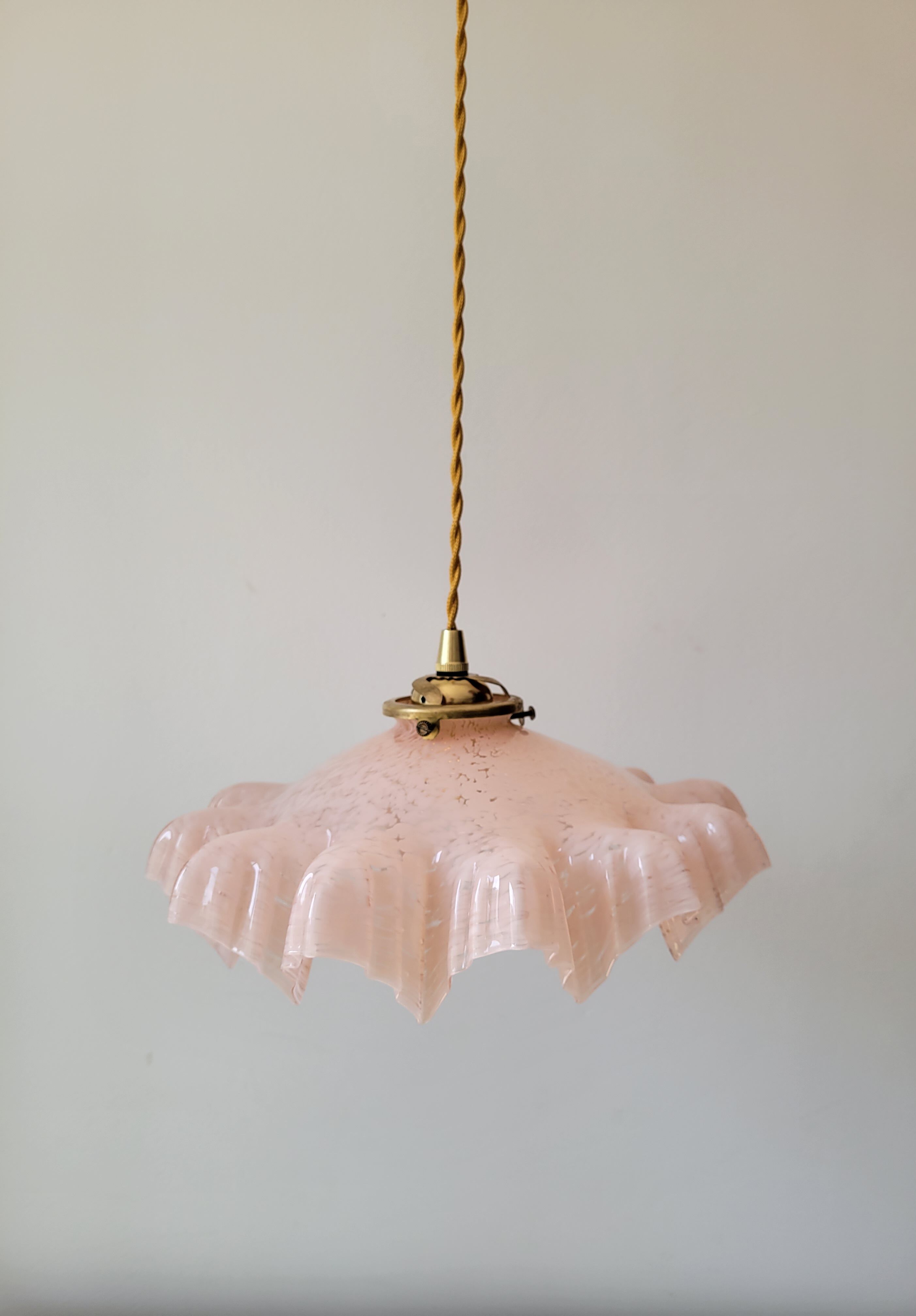 Suspension en verre de Clichy rose