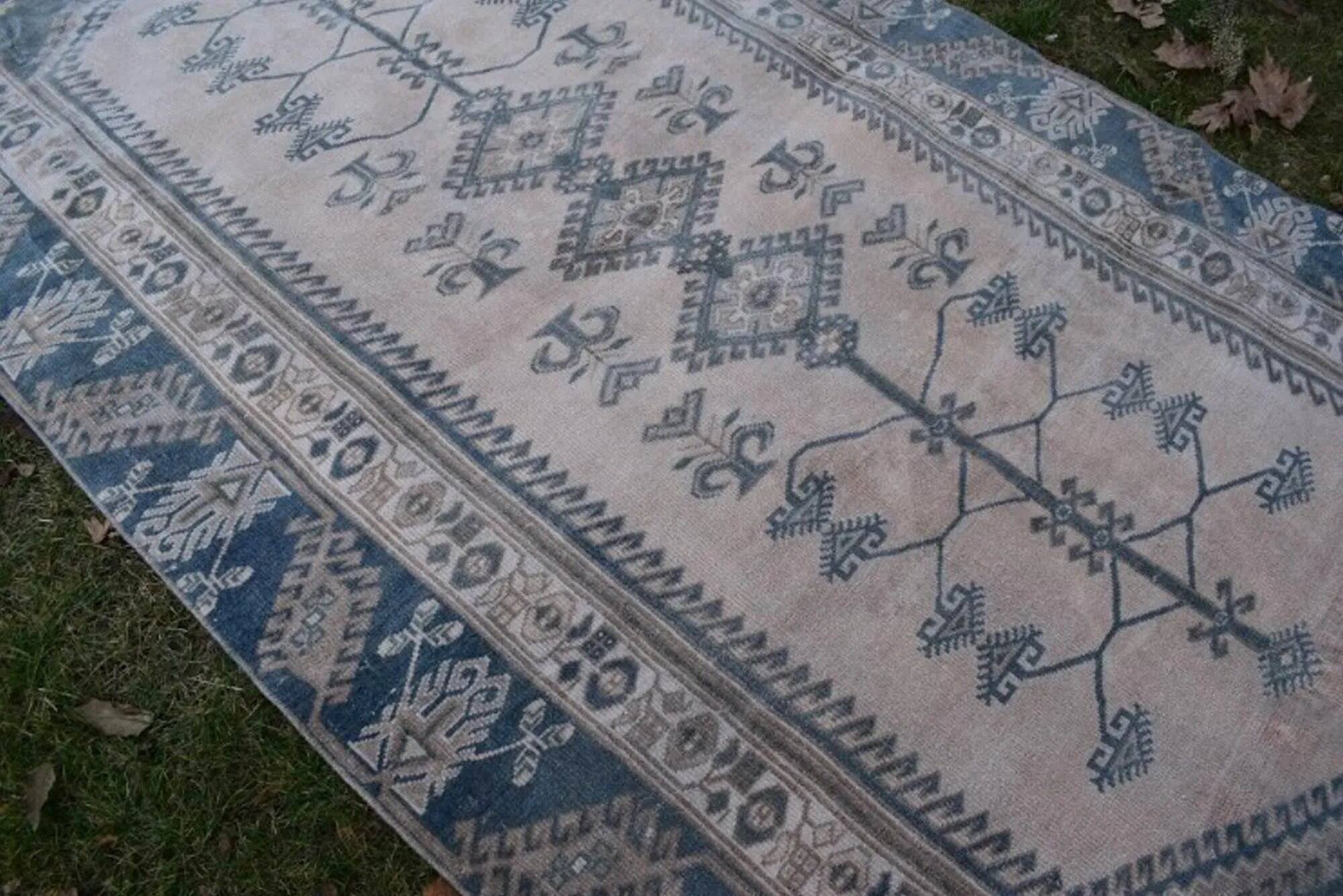 Vintage Turkish Oushak rug 150x275 cm