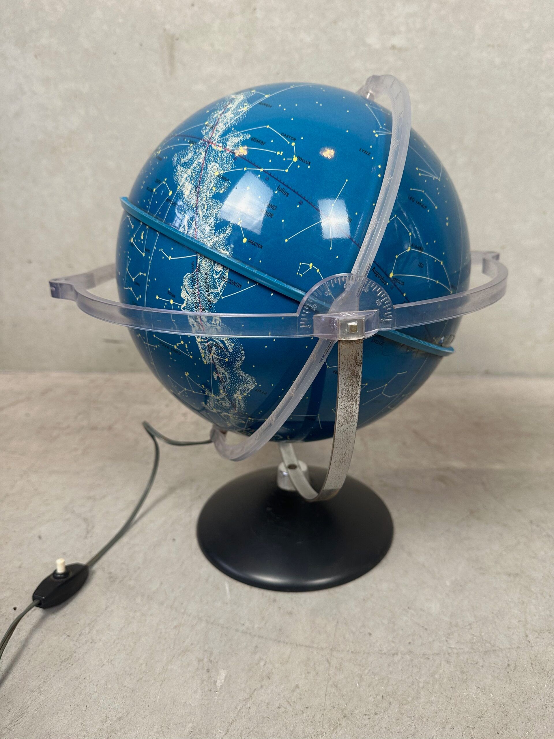 Globe céleste vintage – Alpha