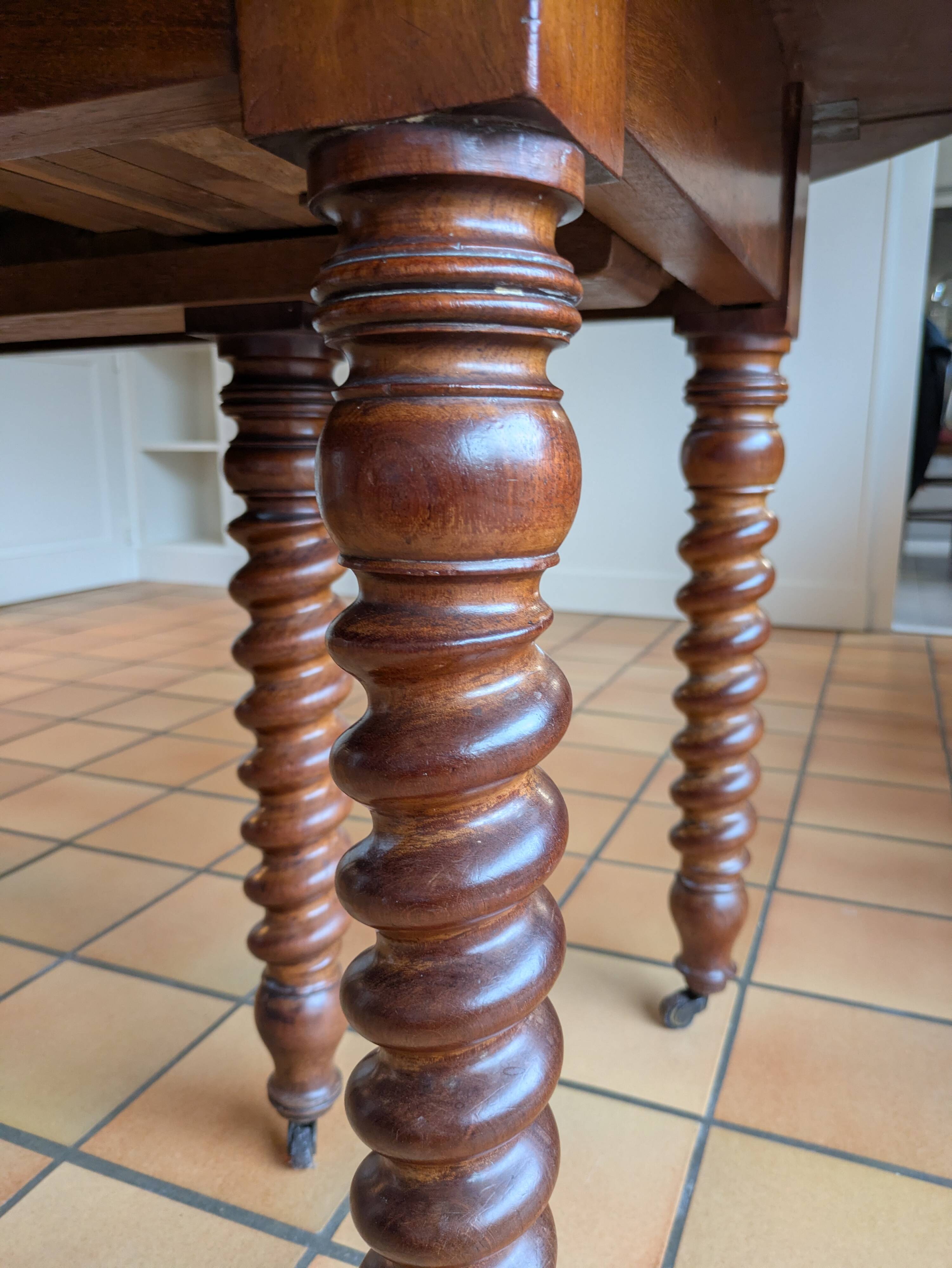 Extendable walnut table