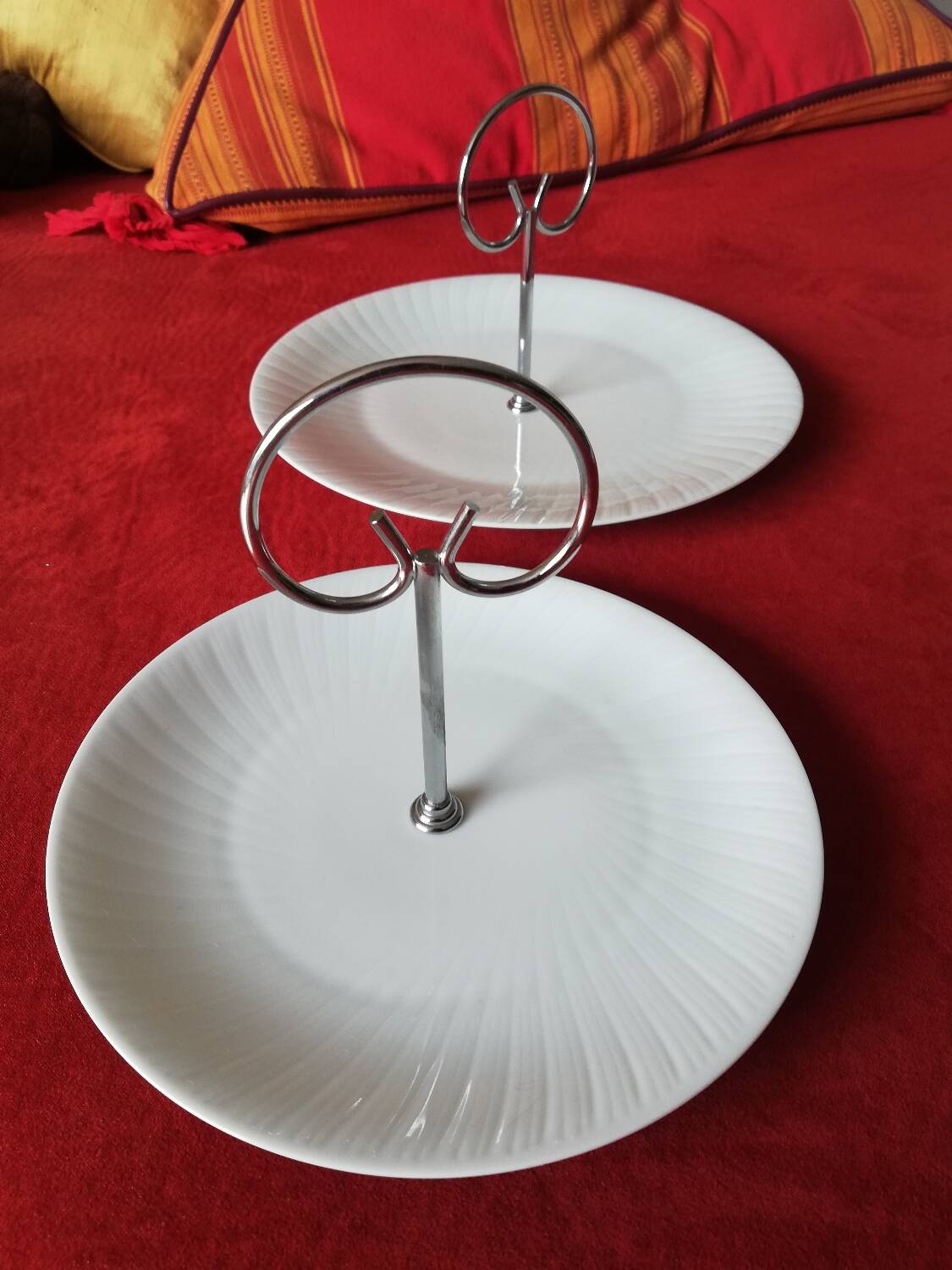Set of two white porcelain cake stands, former royal factory, Limoges