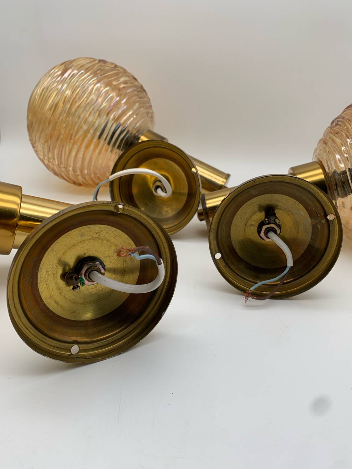 Set de 3 appliques murales globe en verre et métal doré