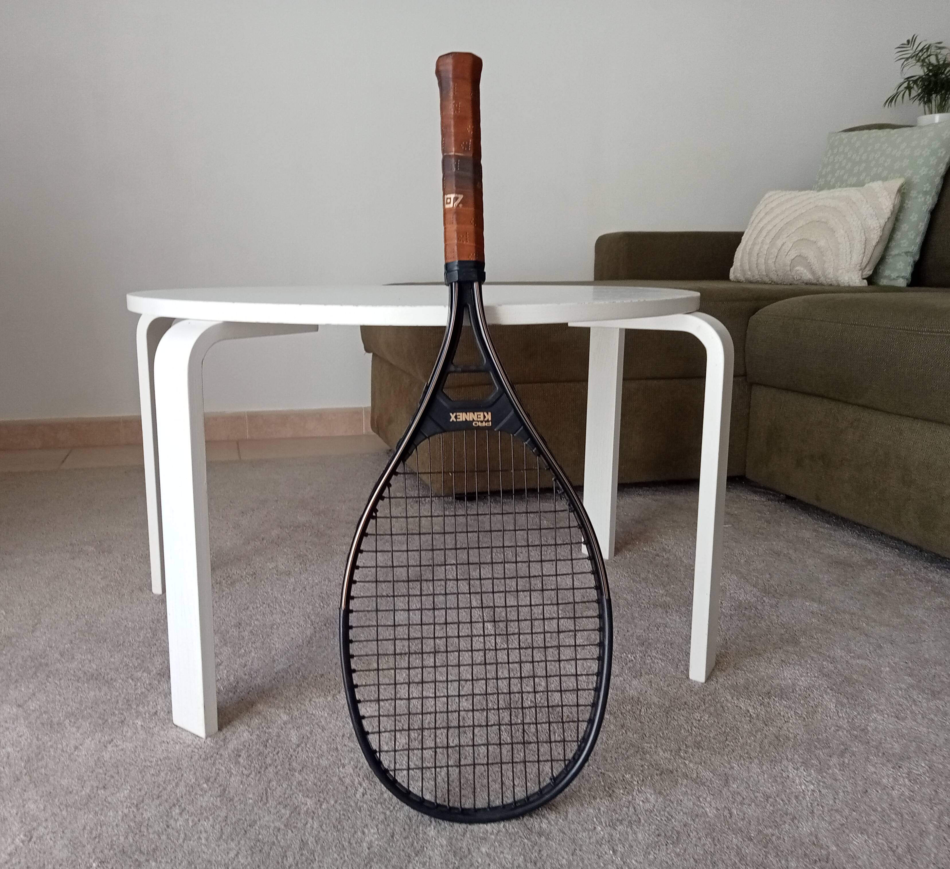 Vintage tennis racket Kennex Power Dominator from the 1980s.