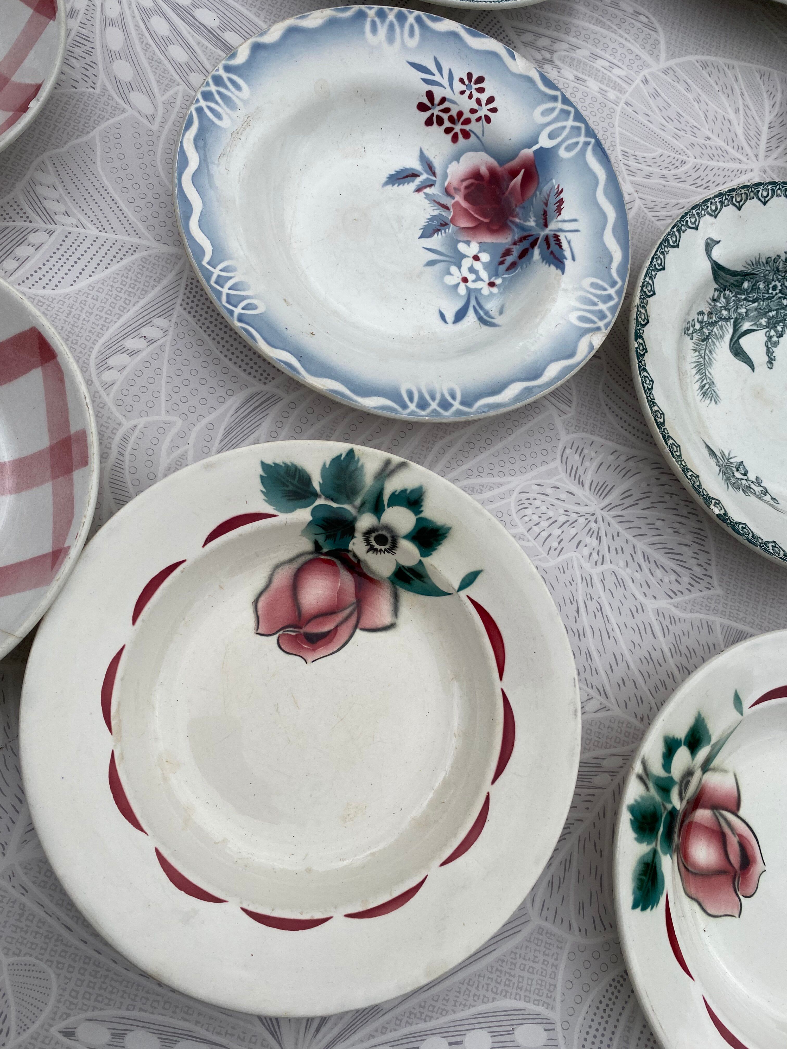 Set of 15 vintage soup plates - Varied earthenware - Vintage charm