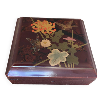 Coffret /boïte à bijoux ancienne en bois laqué à décor de papillon ,oiseau et fleur . chine,japon