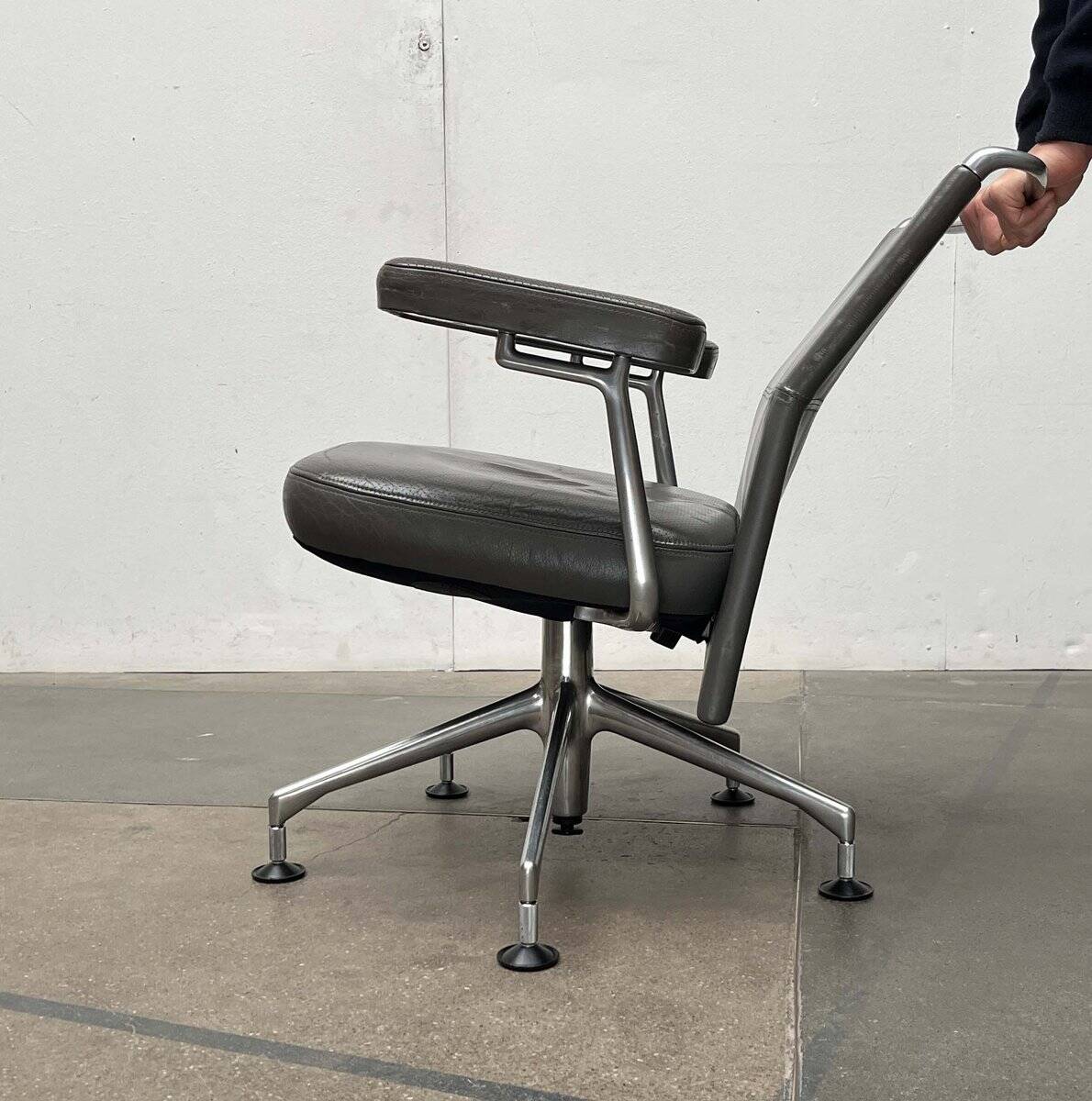 Postmodern swivel chairs model AC2 in leather by Antonio Cittero for Vitra, 1990s, set of 4.