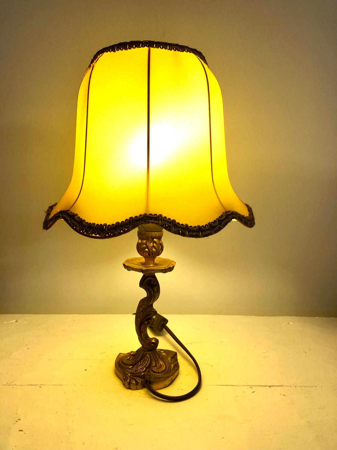 Old table lamp in gilded bronze.