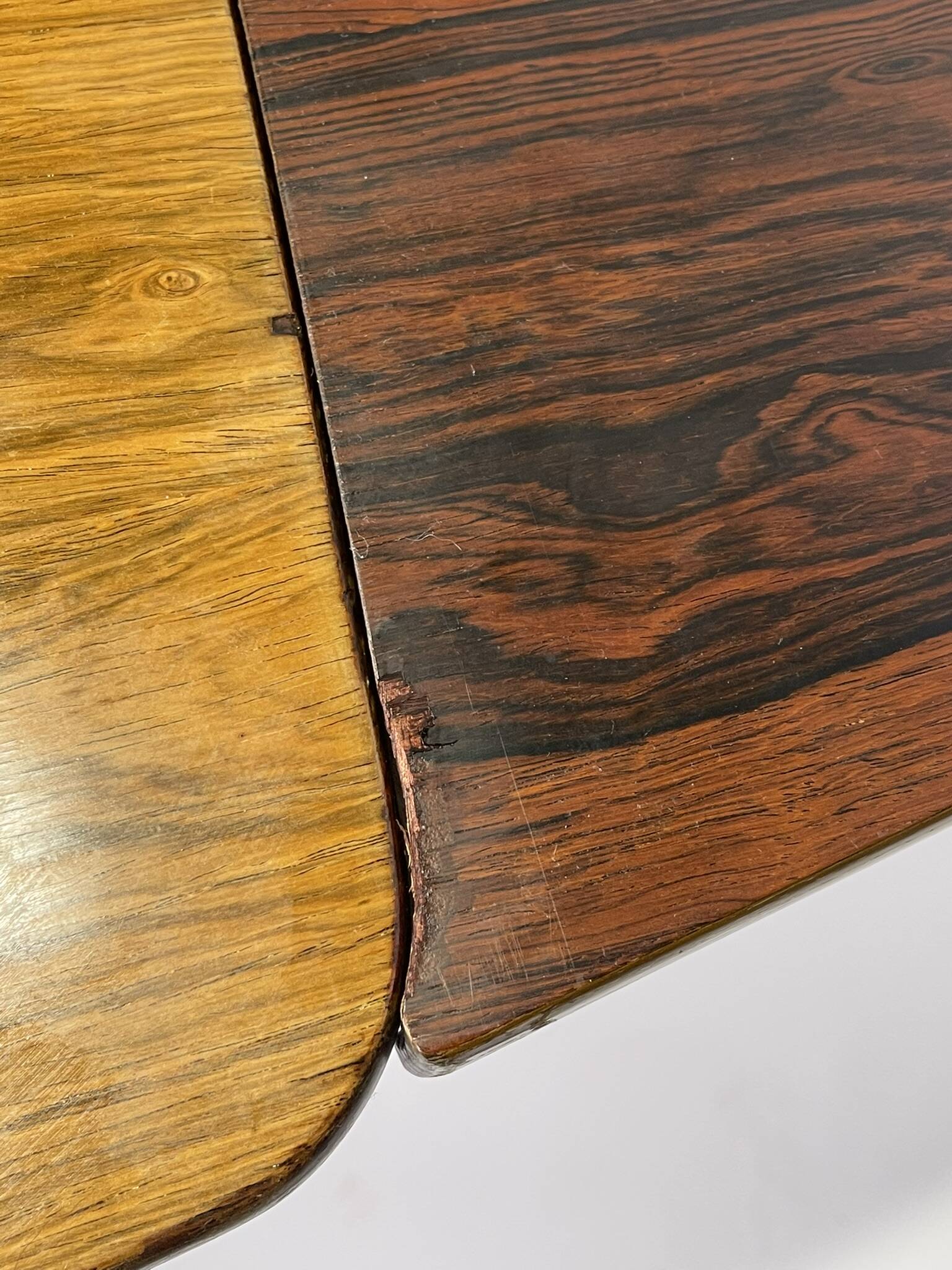 Table scandinave en palissandre par Henning Kjaernulf pour Bruno Hansen