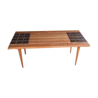 Coffee table in pine