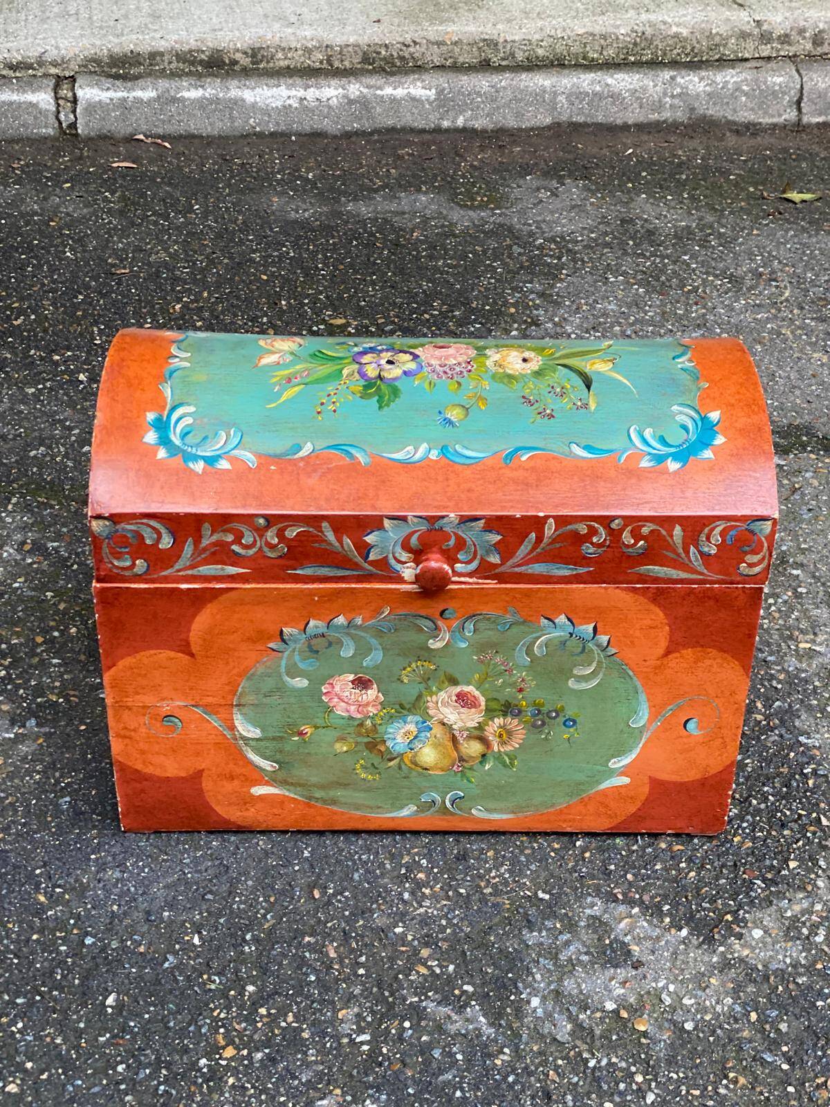 Small Chinese orange wooden flowered jewelry box