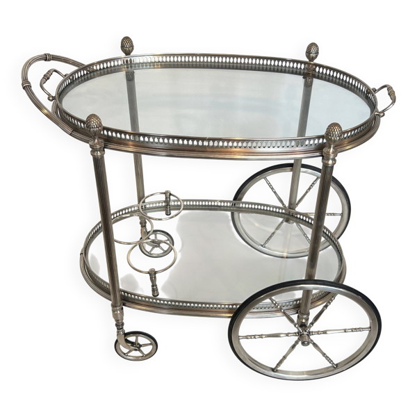 Table roulante ovale en laiton argenté de la Maison Baguès