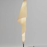 High-cut floor lamp